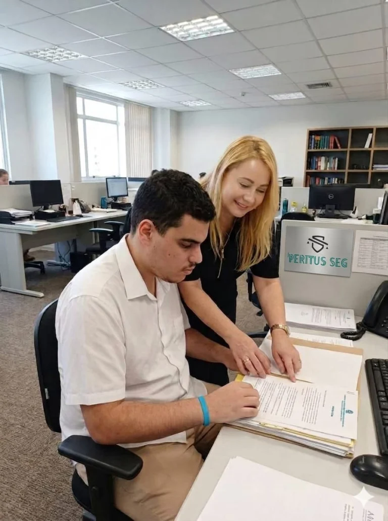 CURSO PROFISSIONALIZANTE EM ACOMPANHANTE TERAPÊUTICO